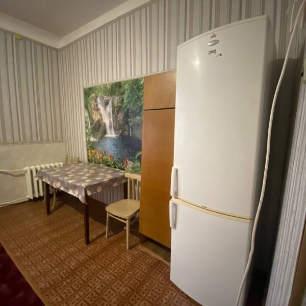 Здається кімната біля Станції метро Звіринецька